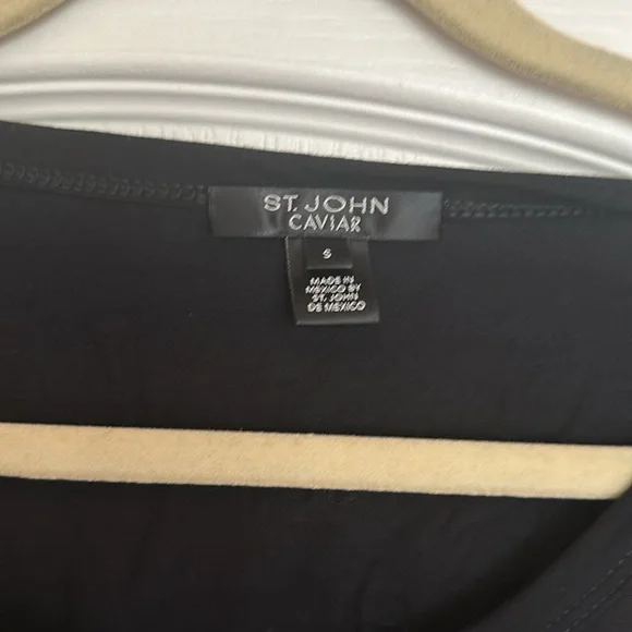 ST. JOHN CAVIAR top. Size Small - Picture 3 of 6